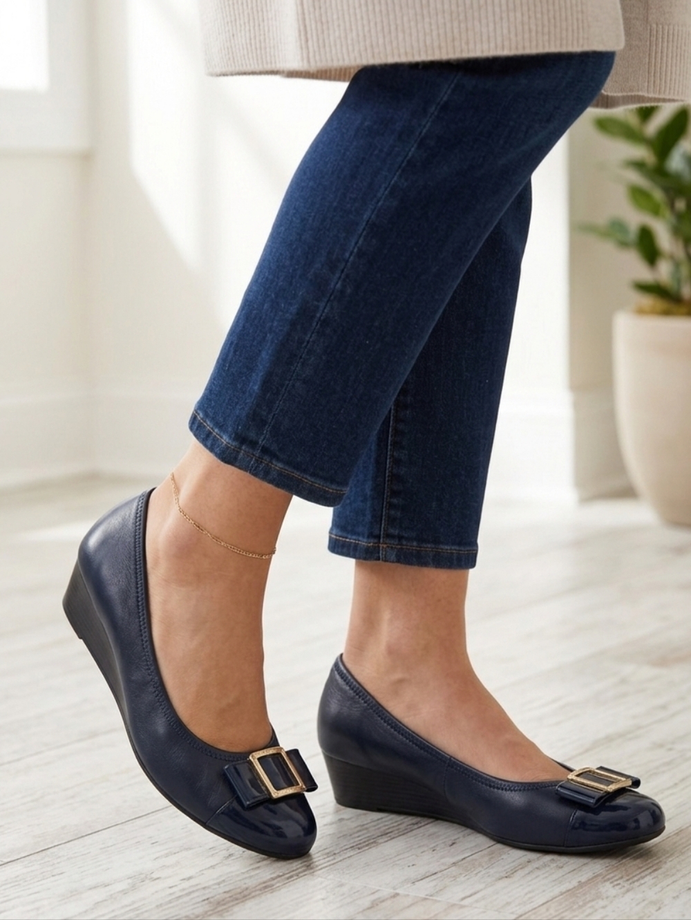 NWOB Cole Haan Tali Bow Wedge Pumps Navy Blue Leather Gold Buckle 7B